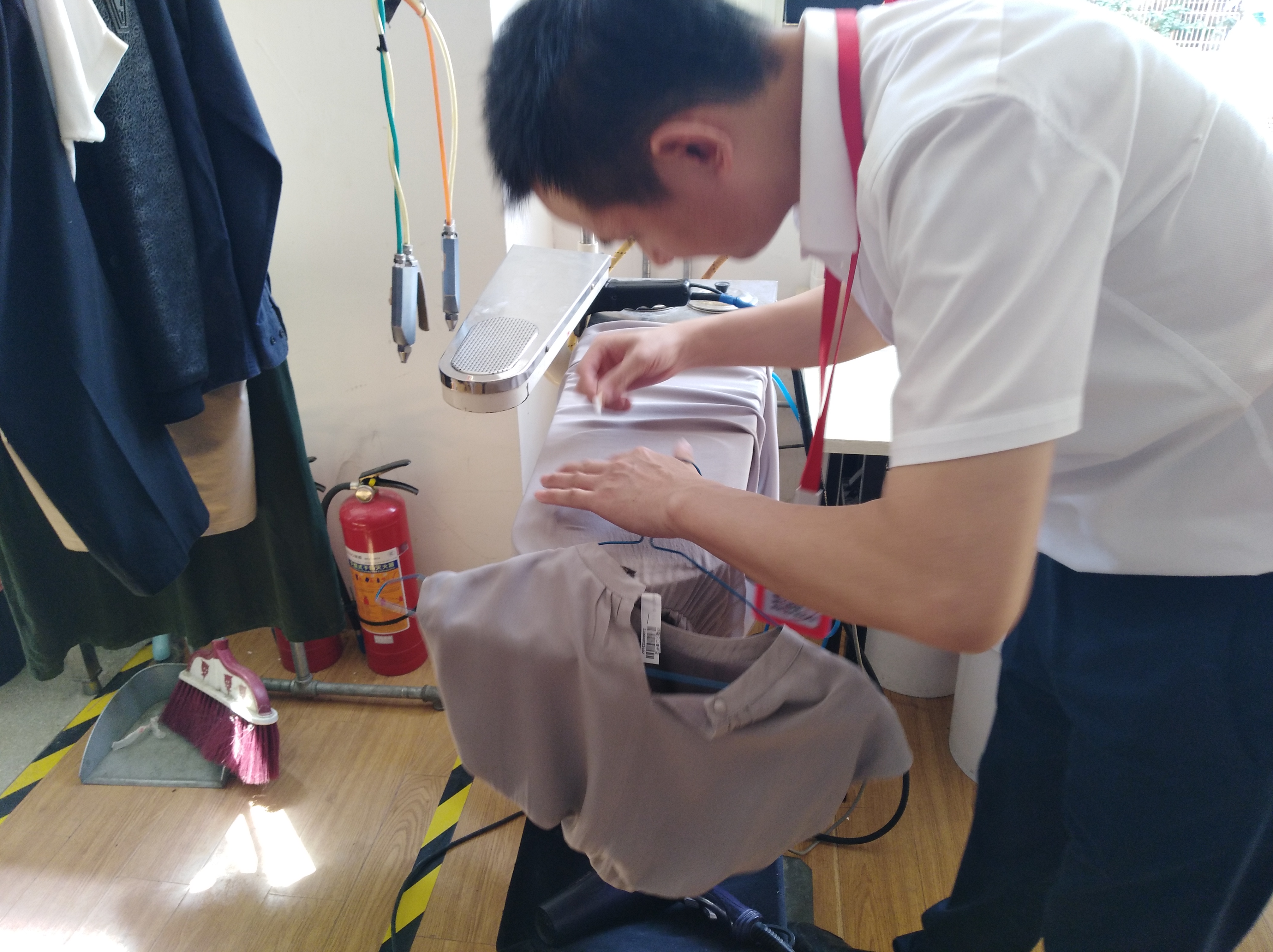 怎樣開干洗店?前期要學(xué)會干洗技術(shù)和干洗知識